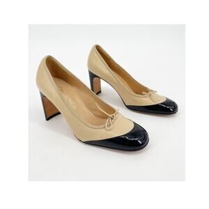 Vintage Chanel Beige Black Leather CC Cap Toe Bow Block Heel Pumps Shoes EU 39